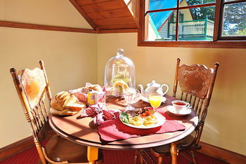Mary Card's Coach House - Accommodation Noosa 11