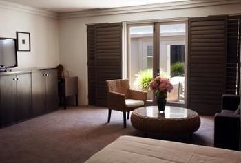 Hotel Ravesis - Accommodation Noosa 3