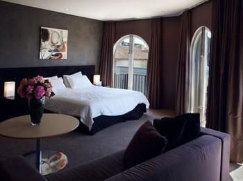 Hotel Ravesis - Accommodation Noosa 6