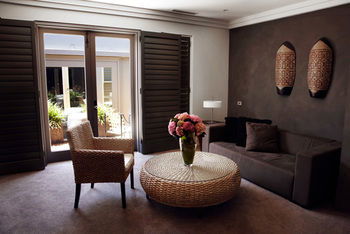 Hotel Ravesis - Accommodation Noosa 11