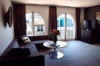 Hotel Ravesis - Accommodation Noosa 12