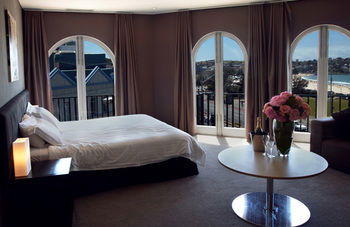 Hotel Ravesis - Accommodation Noosa 13