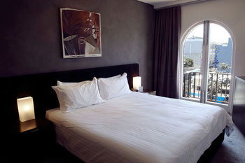Hotel Ravesis - Accommodation Noosa 14