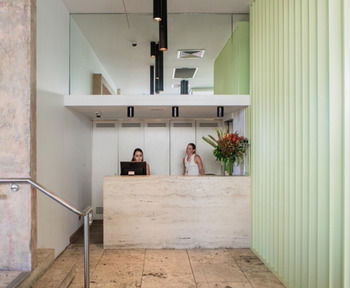 Hotel Ravesis - Accommodation Noosa 21