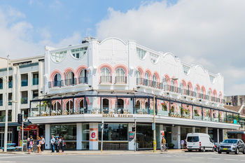 Hotel Ravesis - Accommodation Noosa 35