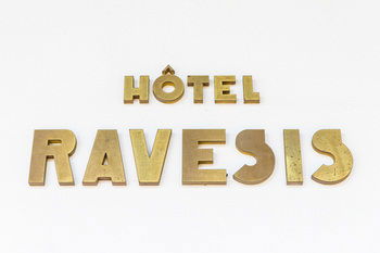 Hotel Ravesis - Accommodation Noosa 38