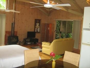 Belle's At Montville - Accommodation Noosa 9