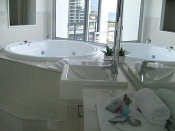 Silver Sea On Sixth Resort - Accommodation Noosa 4