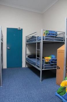 The Entrance Backpackers - Hostel - Accommodation Noosa 2