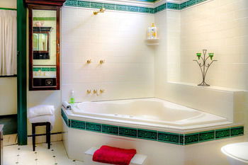 Hamilton Heritage B&B - Accommodation Noosa 7