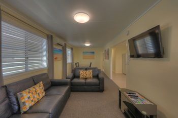 Alex Beach Cabins - Accommodation Noosa 14