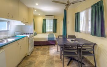 Alex Beach Cabins - Accommodation Noosa 36