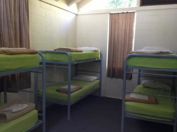 Noosa Backpackers Resort - Hostel - Accommodation Noosa 0