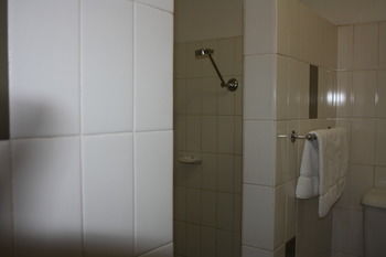 Crossroads Hotel Liverpool - Accommodation Noosa 8