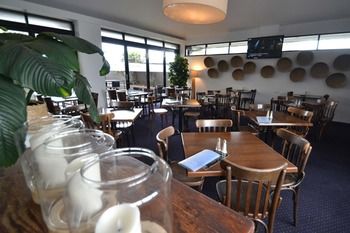 Crossroads Hotel Liverpool - Accommodation Noosa 9