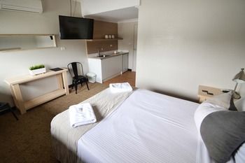 Crossroads Hotel Liverpool - Accommodation Noosa 24