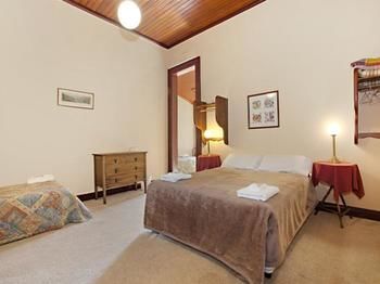 The Victoria & Albert Guesthouse - Accommodation Noosa 3