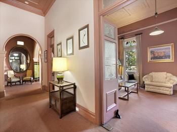 The Victoria & Albert Guesthouse - Accommodation Noosa 11