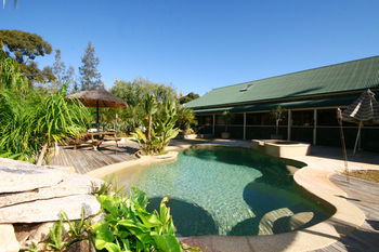 Relaxin - Accommodation Noosa 9