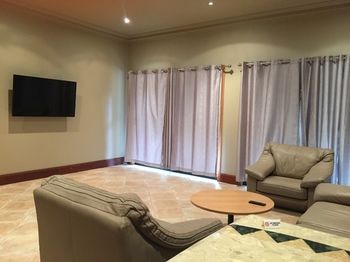 Relaxin - Accommodation Noosa 20
