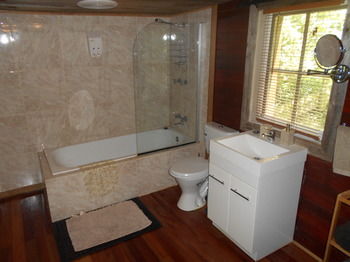 A Twist Of Willow - Accommodation Noosa 0
