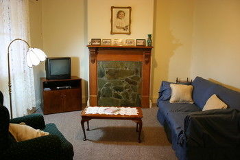 A Settler's Cottage - Accommodation Noosa 2