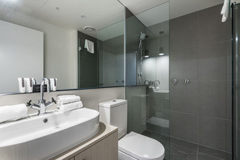 Playhouse Apartments - Accommodation Noosa 4