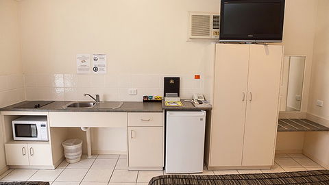 BEST WESTERN Caboolture Central Motor Inn - Accommodation Noosa 0