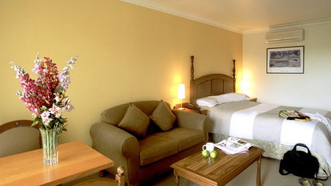 Best Western Plus The Tudor Box Hill - Accommodation Noosa 1