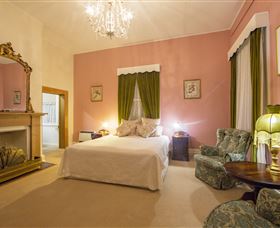 Racecourse Inn - The - Accommodation Noosa 3
