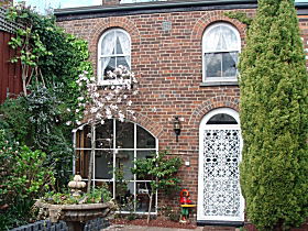 Atrium Apartment B&B - Accommodation Noosa 0