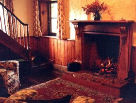 McCauley's Cottage - Hamilton Heritage Holiday Homes - Accommodation Noosa 0