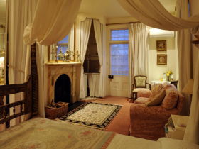 Alice's Cottages & Spa Hideaways - Accommodation Noosa 1