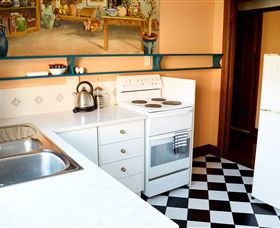 Apartments Down Town - Accommodation Noosa 2