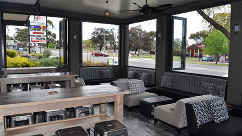 Brougham Arms Hotel - Accommodation Noosa 3