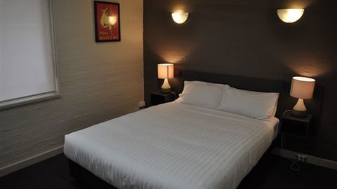 Brougham Arms Hotel - Accommodation Noosa 6