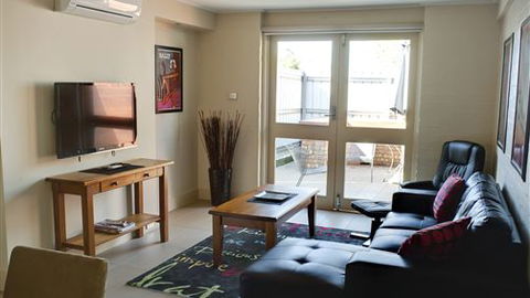 Brougham Arms Hotel - Accommodation Noosa 5
