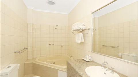 Quality Inn & Suites The Menzies - Accommodation Noosa 1