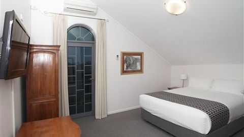 Quality Inn & Suites The Menzies - Accommodation Noosa 2