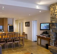 Alpine Woodsmoke Apartments - Accommodation Noosa