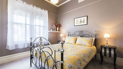 Avalon Guesthouse - Accommodation Noosa 2