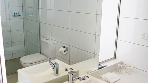 Mercure Melbourne Caroline Springs - Accommodation Noosa 2