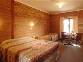 Mud Hut Motel - Accommodation Noosa 1