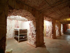 Radeka Downunder Underground Motel And Backpacker Inn - Accommodation Noosa 3