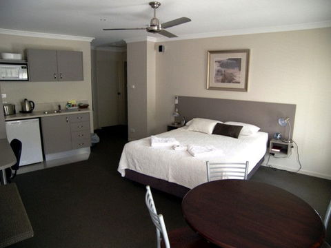 Aston Hill Motor Lodge - Accommodation Noosa 0