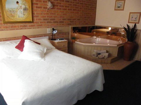 BEST WESTERN Colonial Motor Inn Bairnsdale - Accommodation Noosa 2