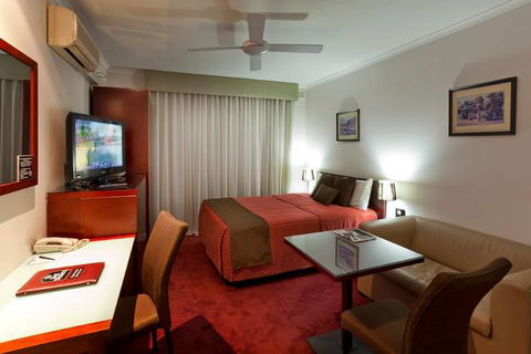 BEST WESTERN Ensenada Motor Inn & Suites - Accommodation Noosa 0