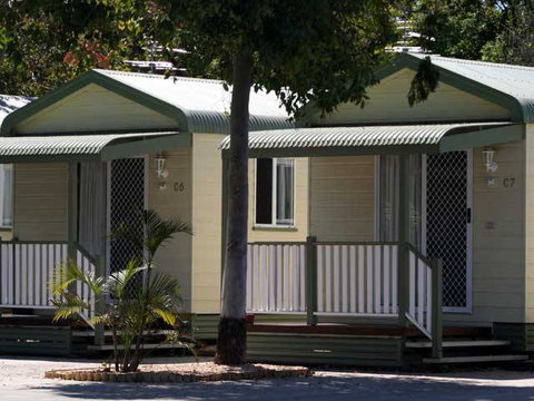 Emerald Cabin & Caravan Village - Accommodation Noosa 0