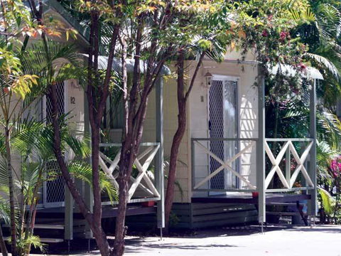 Emerald Cabin & Caravan Village - Accommodation Noosa 2