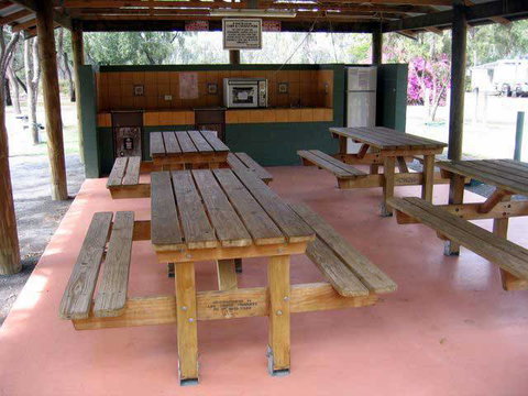 Emerald Cabin & Caravan Village - Accommodation Noosa 4